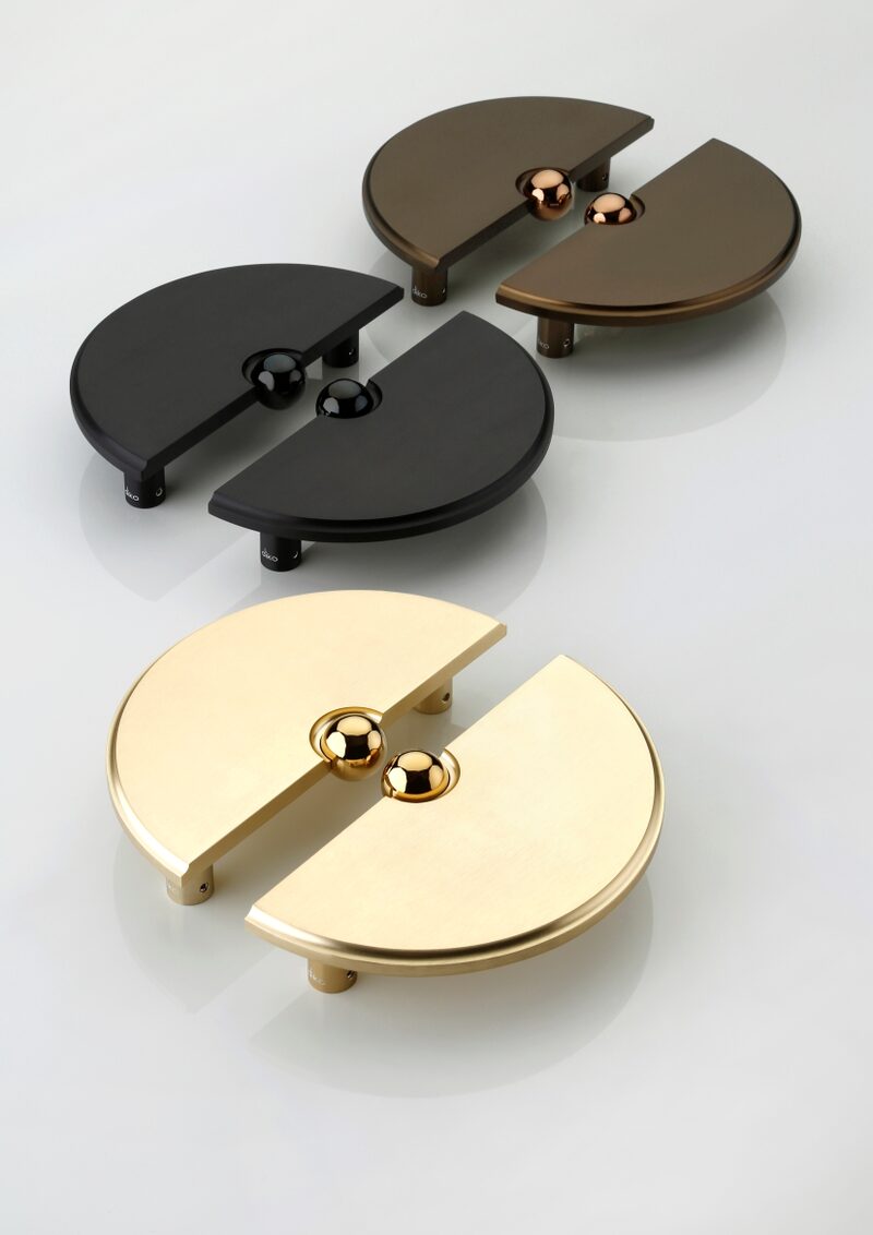 Round escutcheon plates